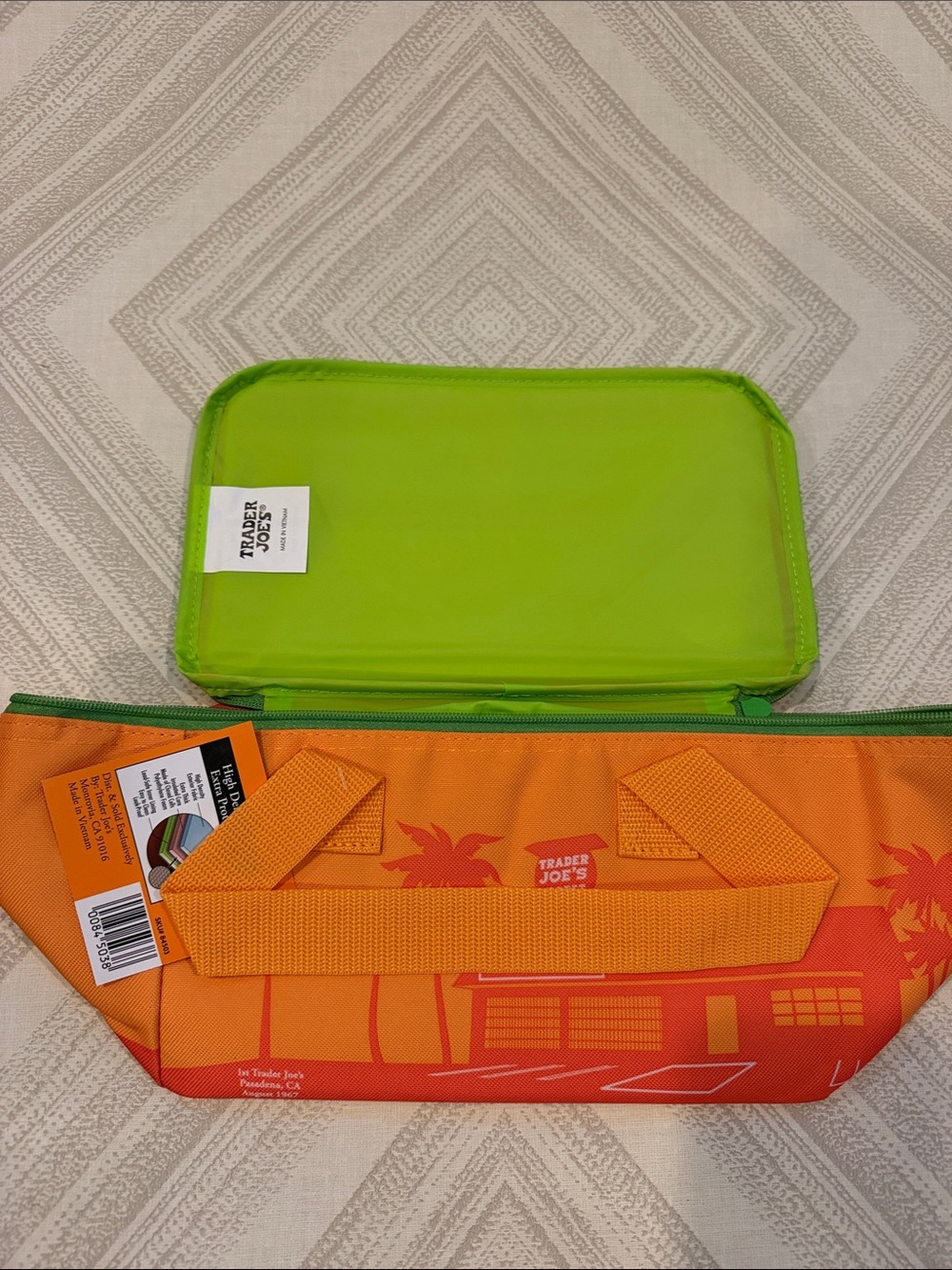 Trader Joe’s Summer 2026 Mini Insulated Lunch Bag Green & Orange Limited Edit